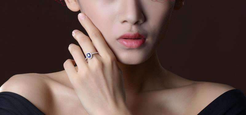 Cécile En Bleu 1.25CT Oval Petite Pavé Halo OB Simulated Diamond Ring for Women Bridal Engagement Wedding Anniversary Gift