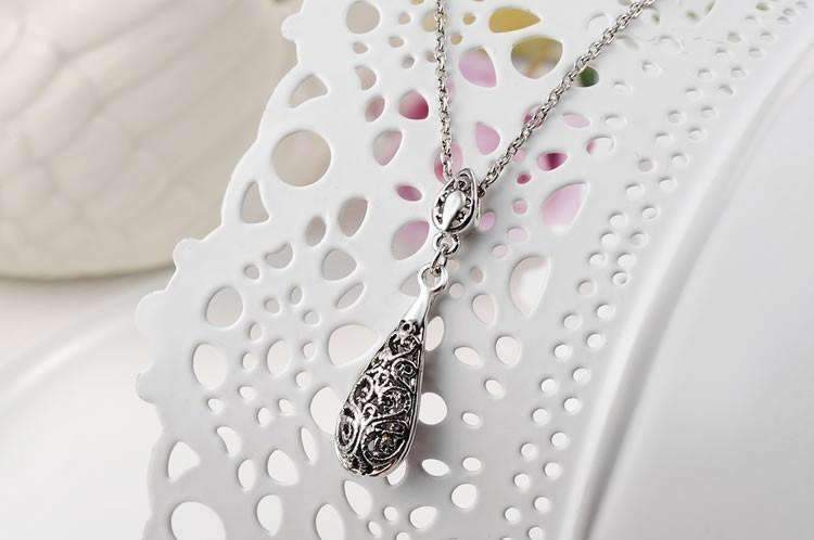 Feshionn IOBI Necklaces Arabesque Filigree Puff Teardrop Necklace