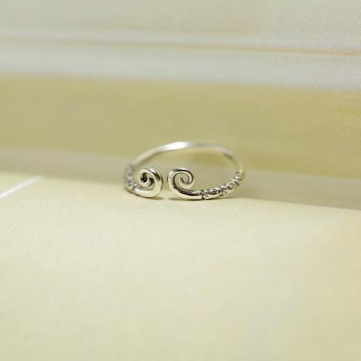 Tribal Curls Adjustable Ring