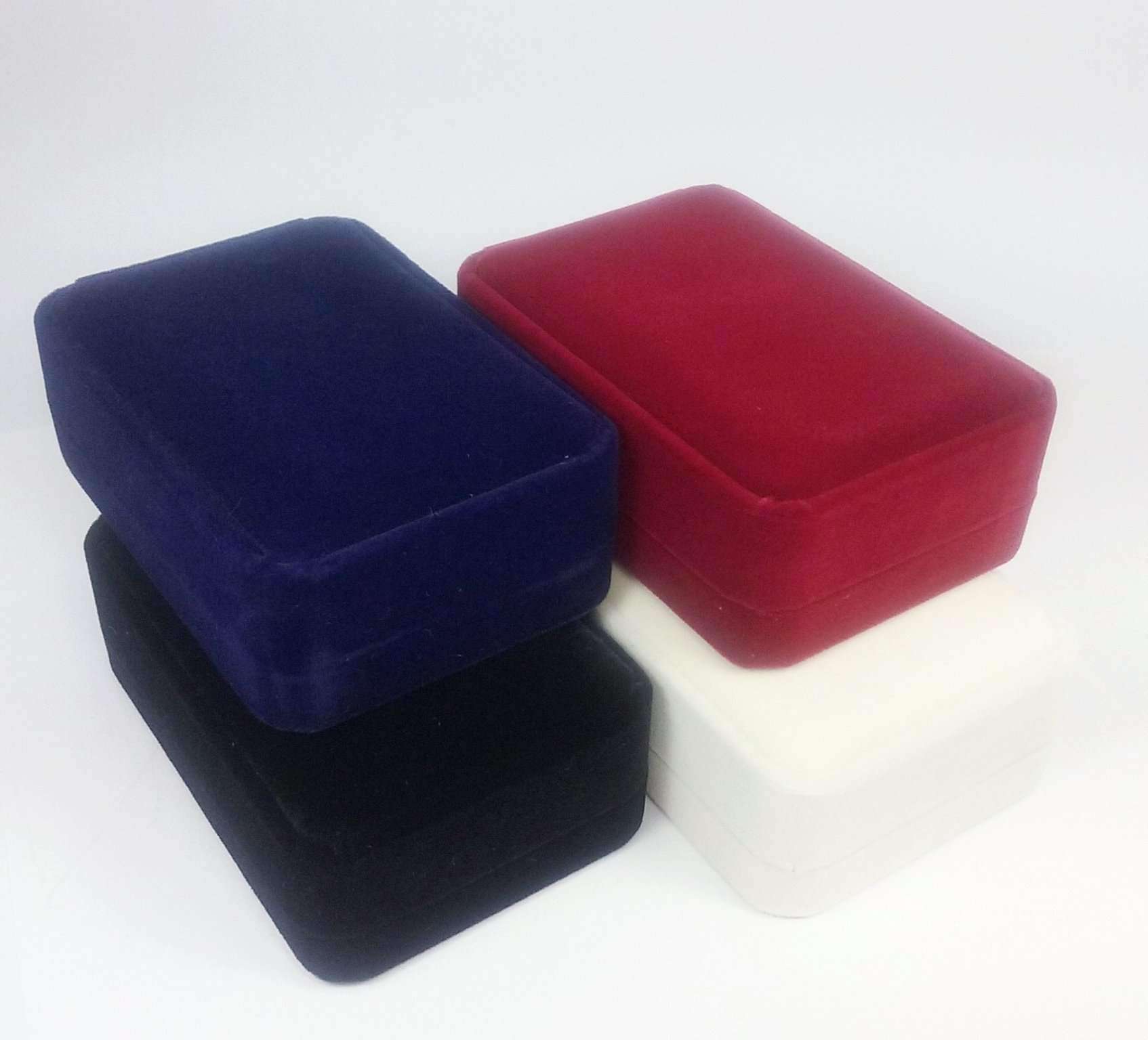 Feshionn IOBI accessories Luxurious Velvet Necklace Box in Four Colors