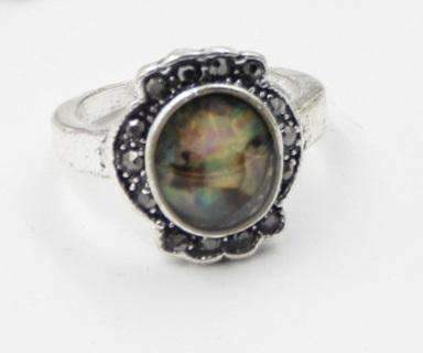 Feshionn IOBI Rings Scalloped Abalone Shell and Black Crystal Vintage Silver Ring